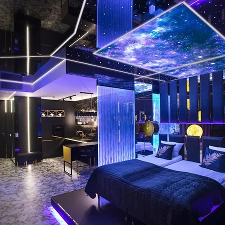 Sky Tower Z Jakuzzi Przy Oknie Lägenhet *