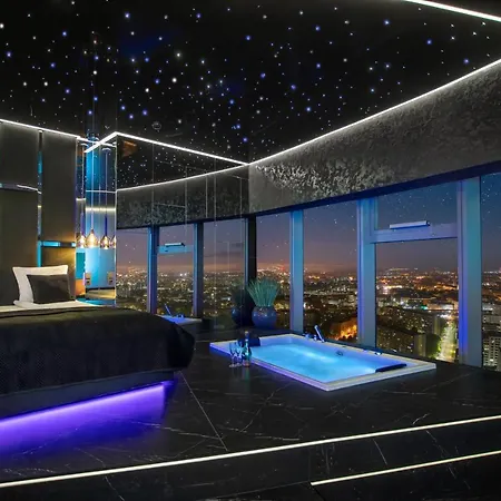 Sky Tower Z Jakuzzi Przy Oknie * Wrocław