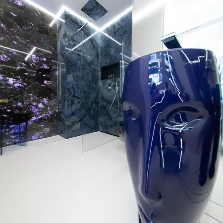 Sky Tower Z Jakuzzi Przy Oknie Lägenhet *