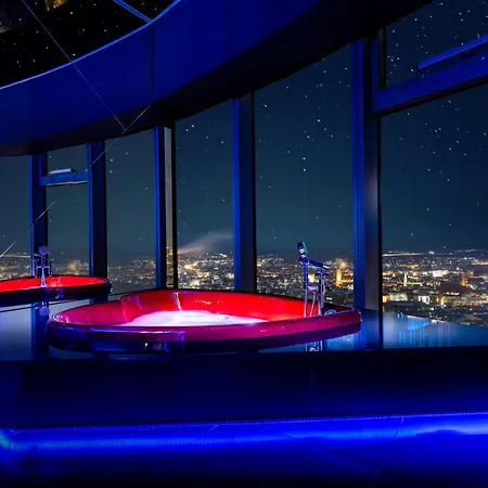 Sky Tower Z Jakuzzi Przy Oknie * Wrocław