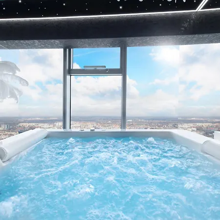 Sky Tower Z Jakuzzi Przy Oknie * Wrocław