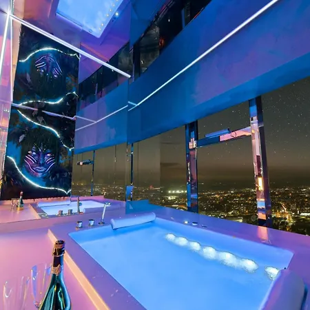 Sky Tower Z Jakuzzi Przy Oknie Lägenhet Wrocław