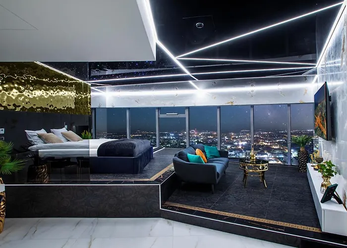 Sky Tower Z Jakuzzi Przy Oknie