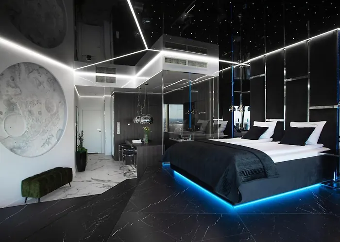 Sky Tower Z Jakuzzi Przy Oknie 公寓