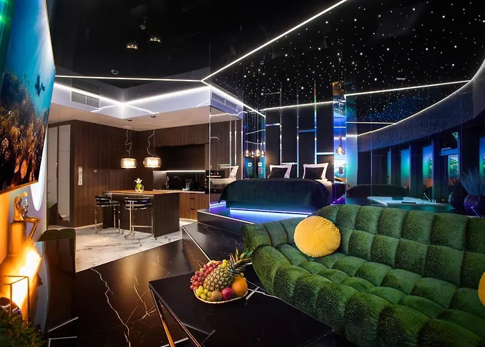 Sky Tower Z Jakuzzi Przy Oknie 公寓