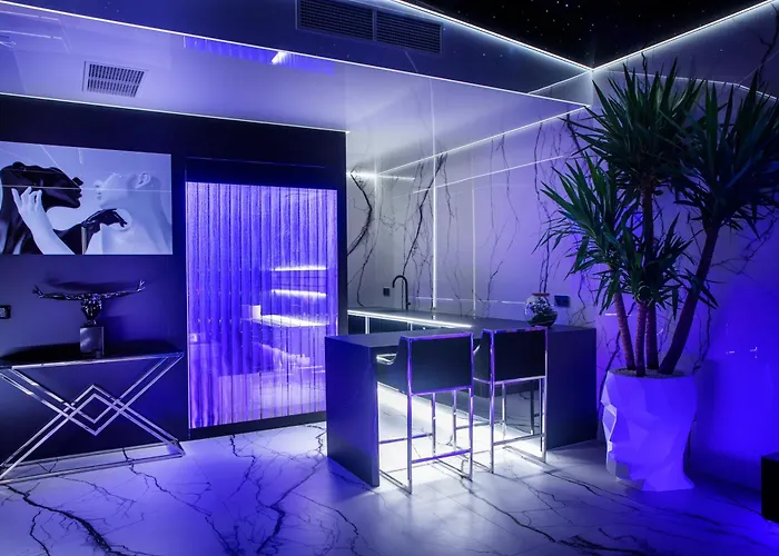 Sky Tower Z Jakuzzi Przy Oknie 公寓