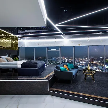 Sky Tower Z Jakuzzi Przy Oknie