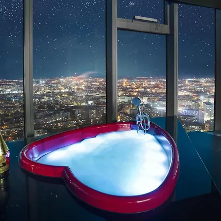 Sky Tower Z Jakuzzi Przy Oknie Apartment Wroclaw