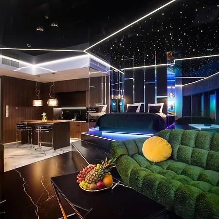 Sky Tower Z Jakuzzi Przy Oknie Apartment