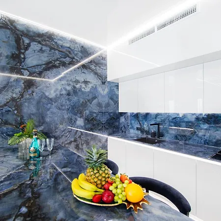 Sky Tower Z Jakuzzi Przy Oknie Apartment Wroclaw