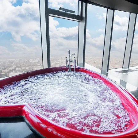 Sky Tower Z Jakuzzi Przy Oknie Apartment *