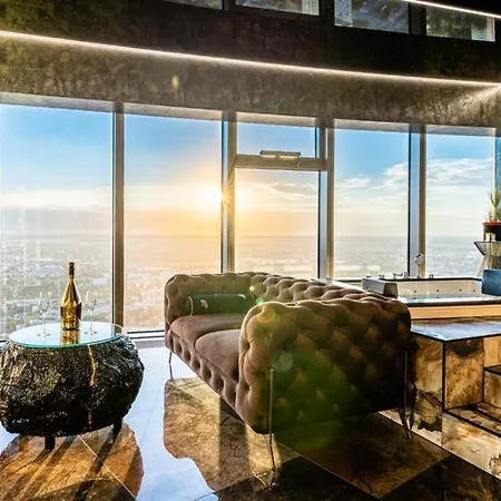 Apartment Sky Tower Z Jakuzzi Przy Oknie