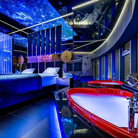 Sky Tower Z Jakuzzi Przy Oknie 아파트