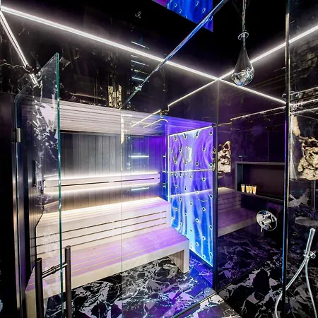 Sky Tower Z Jakuzzi Przy Oknie