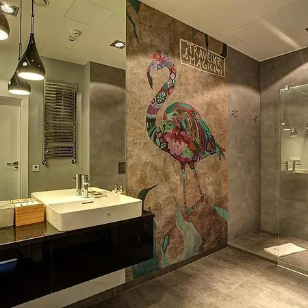 Sky Tower Z Jakuzzi Przy Oknie 브로츠와프