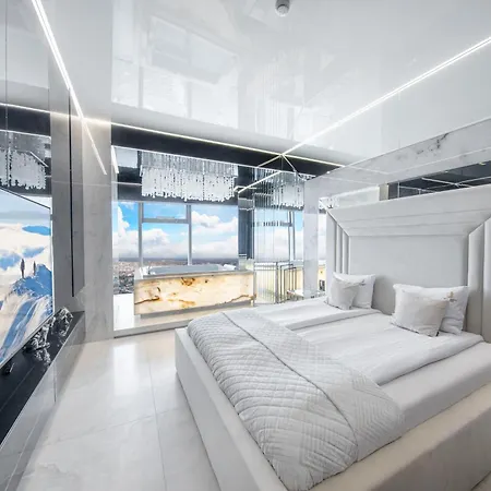 Sky Tower Z Jakuzzi Przy Oknie Wroclaw