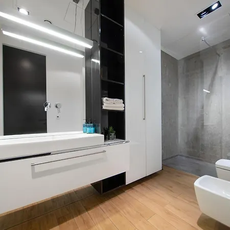 Sky Tower Z Jakuzzi Przy Oknie 아파트 브로츠와프