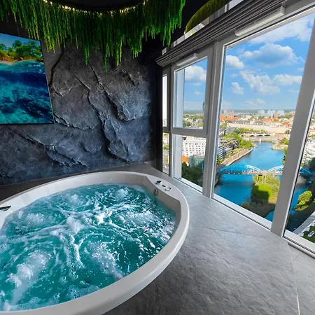 Apartmán Quorum Z Jacuzzi Z Widokiem Na Odre By Bqqk