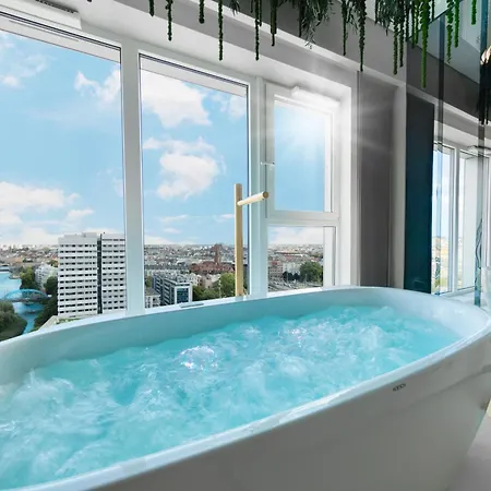 Quorum Z Jacuzzi Z Widokiem Na Odre By Bqqk Vratislav