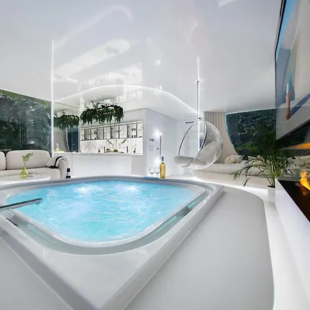 Quorum Z Jacuzzi Z Widokiem Na Odre By Bqqk Vratislav