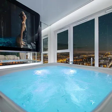 Quorum Z Jacuzzi Z Widokiem Na Odrę By Bqqk
