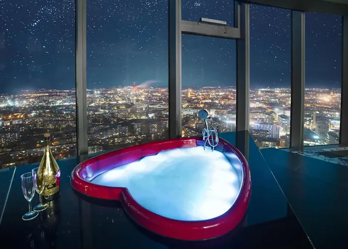 Sky Tower Z Jakuzzi Przy Oknie شقة فروتسواف