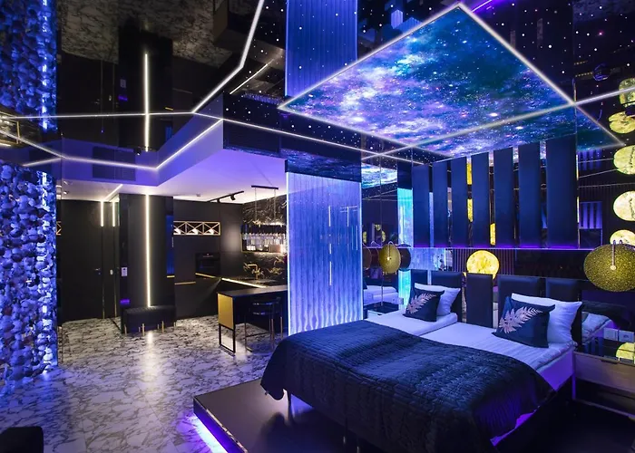 Sky Tower Z Jakuzzi Przy Oknie شقة *