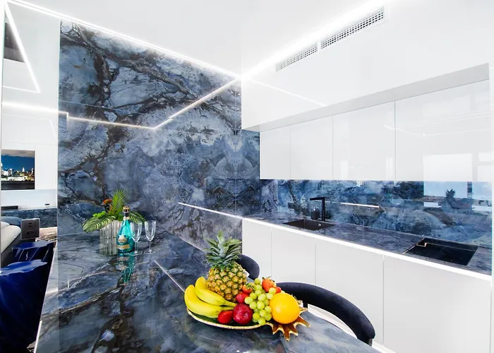 Sky Tower Z Jakuzzi Przy Oknie شقة فروتسواف