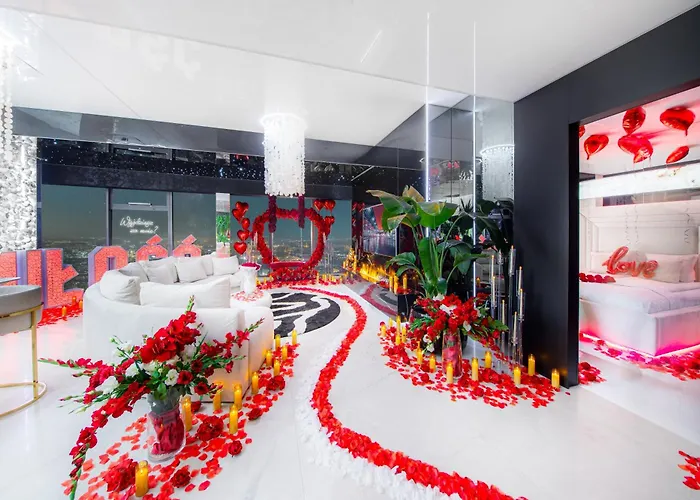 Sky Tower Z Jakuzzi Przy Oknie