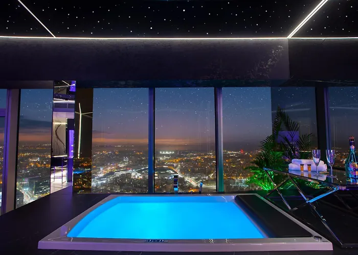 Sky Tower Z Jakuzzi Przy Oknie شقة فروتسواف