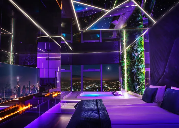 Sky Tower Z Jakuzzi Przy Oknie