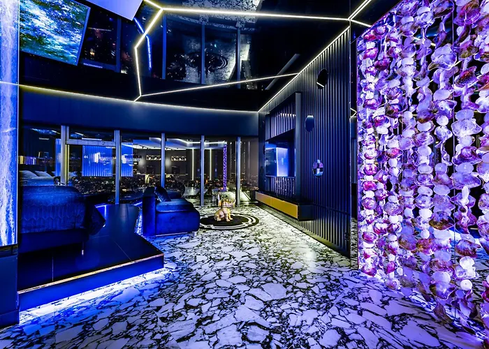 Sky Tower Z Jakuzzi Przy Oknie فروتسواف