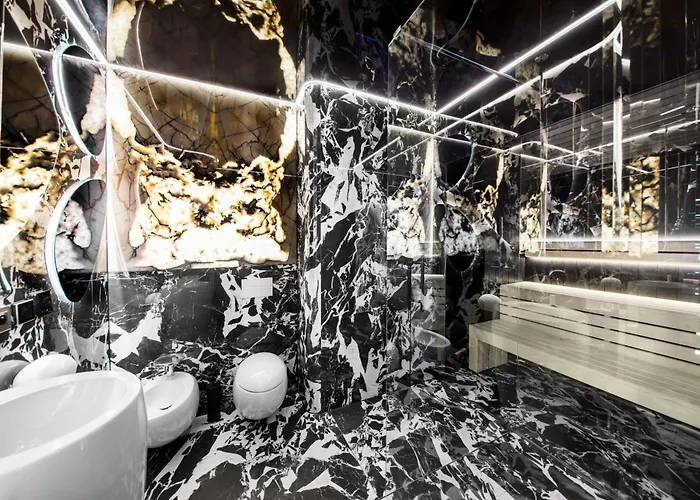 Sky Tower Z Jakuzzi Przy Oknie شقة *