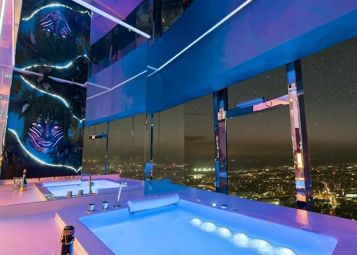 Sky Tower Z Jakuzzi Przy Oknie شقة فروتسواف