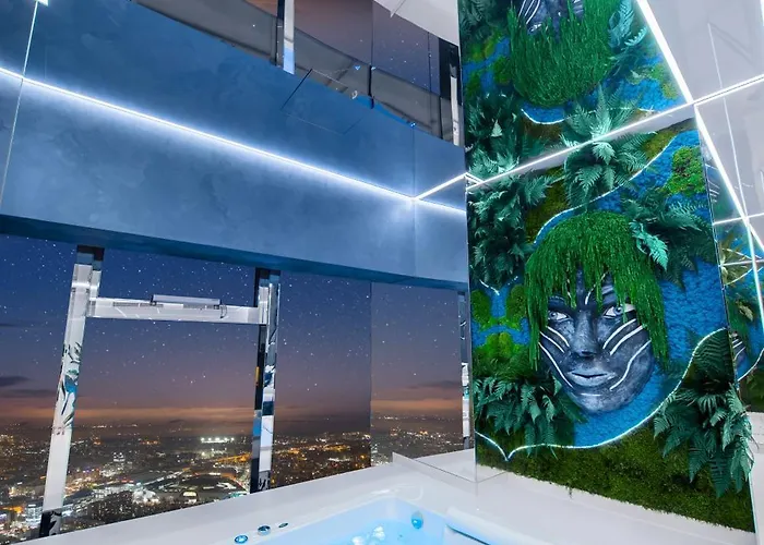Sky Tower Z Jakuzzi Przy Oknie