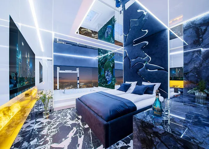 Sky Tower Z Jakuzzi Przy Oknie