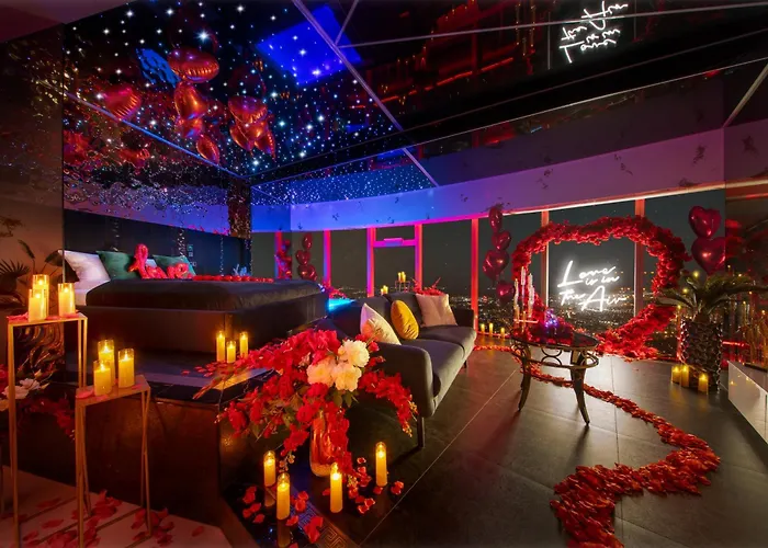 Sky Tower Z Jakuzzi Przy Oknie فروتسواف