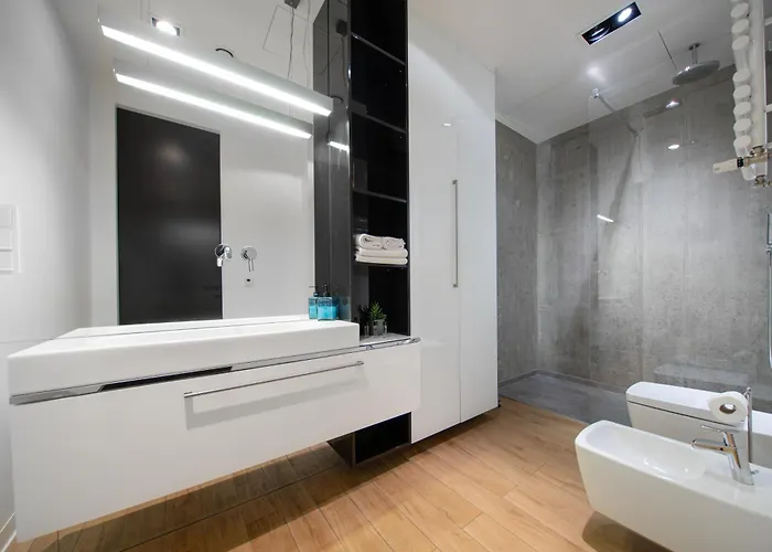 Sky Tower Z Jakuzzi Przy Oknie شقة فروتسواف