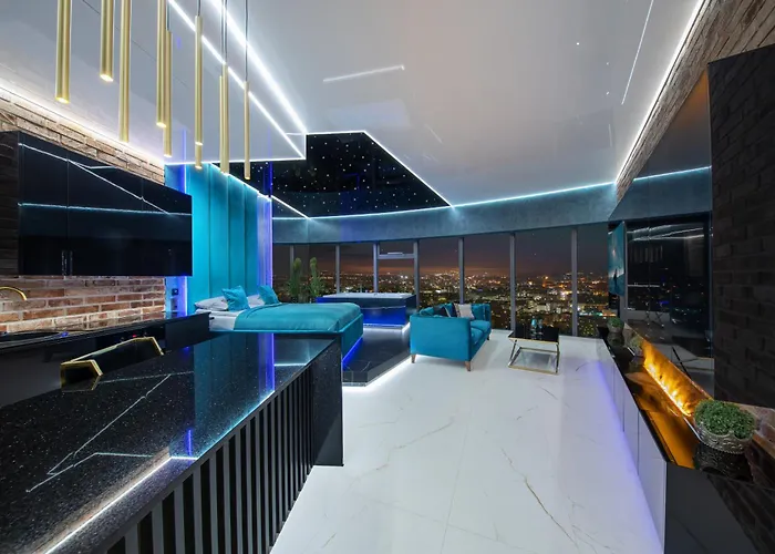 شقة Sky Tower Z Jakuzzi Przy Oknie فروتسواف