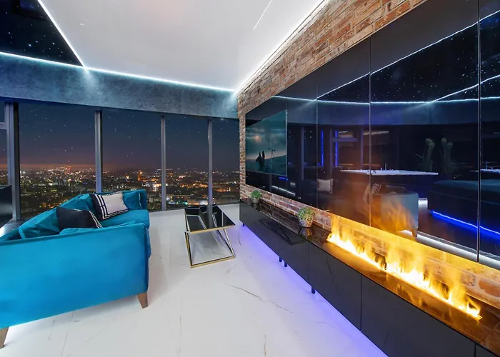 Sky Tower Z Jakuzzi Przy Oknie شقة